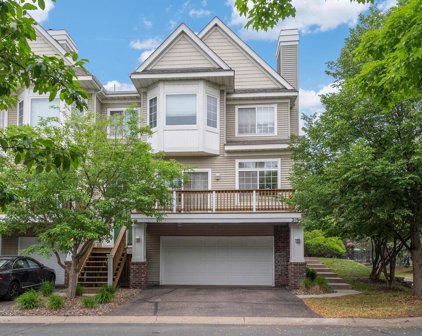 215 Christenson Way NE, Fridley