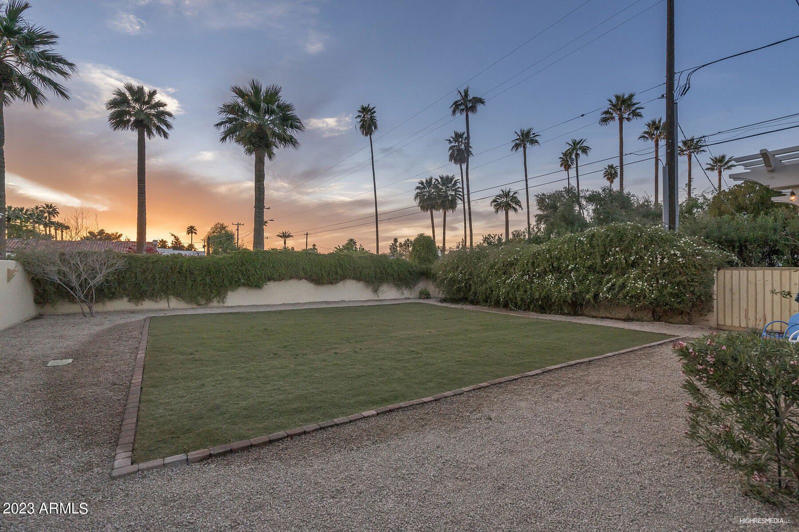 946 W Palm Lane, Phoenix, Arizona 85007. 3 bedrooms 2.5 baths with 2196 square feet of living space.