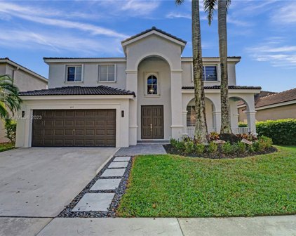 842 Hawthorn Ter, Weston