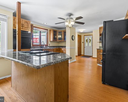614 Meadowvale Ln, Media