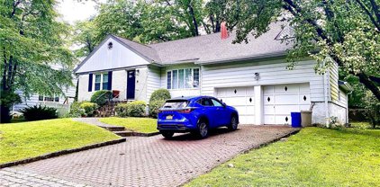 20 Robert Drive, New Rochelle