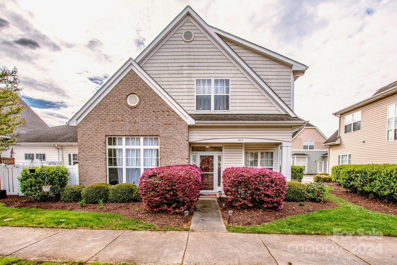 2925 Silverthorn Drive, Charlotte, 28273
