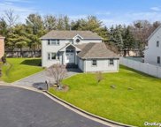 5 Laurel Lane, Old Westbury image