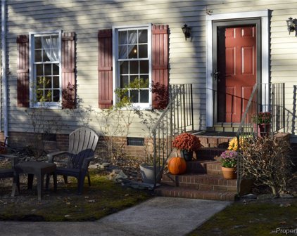 103 Barrows Mount, Williamsburg