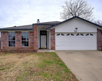 8183 Spruce Valley  Drive, Fort Worth