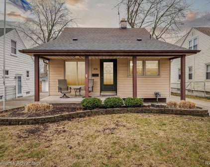 1426 OAKLEY, Clawson