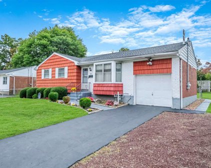 68 Bergen Drive, Deer Park