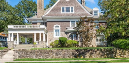 240 Van Cortlandt Park Avenue, Yonkers