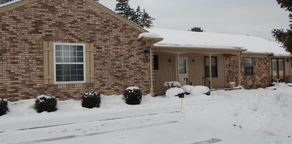 12494 Cambridge Unit 2, Green Oak Twp