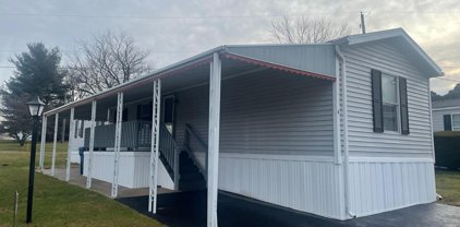 4 Lyle Cir, York
