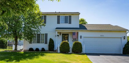 841 STONEY, South Lyon