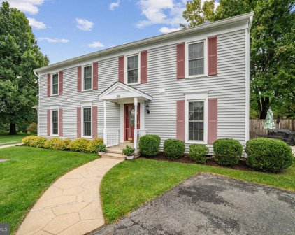 38 Triple Crown Ct, North Potomac