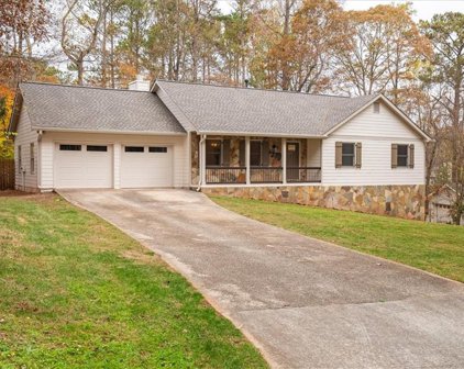 537 Eight Point Court, Suwanee