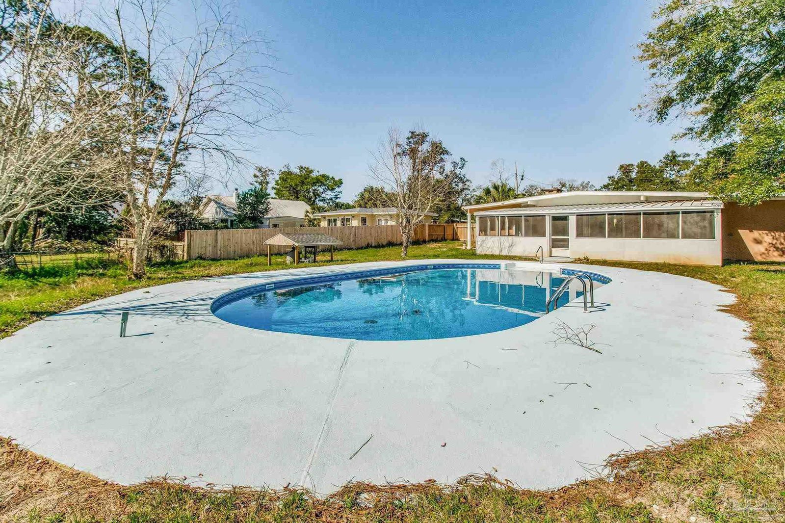 513 Edgewater Dr, Pensacola FL 32507, Property Listing #640664,