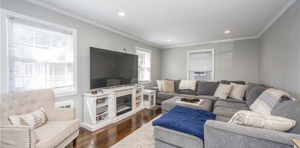 21 Robins Crescent Unit #21, New Rochelle
