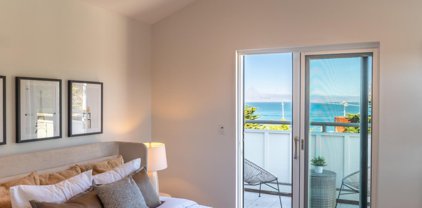 457 Wave ST 2, Monterey