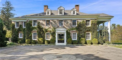 44 Broad Brook Road, Bedford Hills