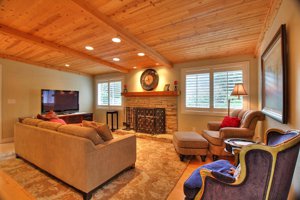 42 Laureles Drive Living room