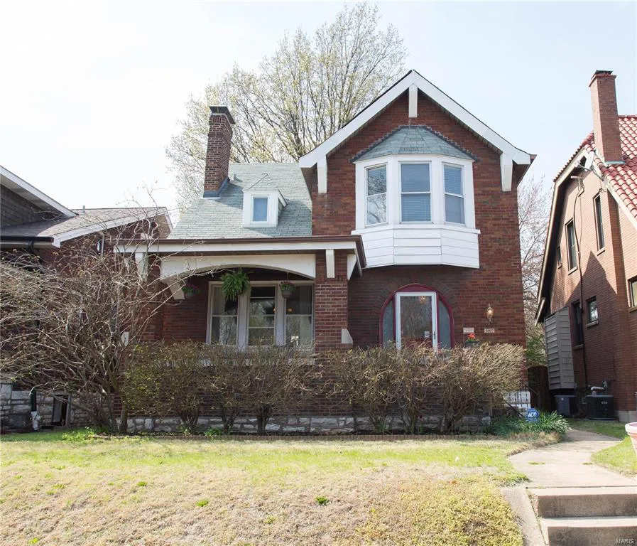 5807 S. Grand