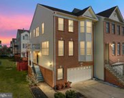 25316 Nesting   Square, Chantilly image