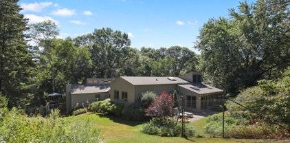 15 Nord Circle Road, North Oaks