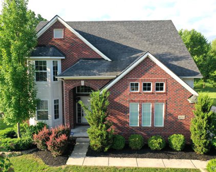 824 Glen Meadows Drive, South Lyon
