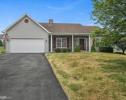 106 Wisteria Ct, Reading image