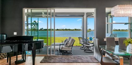950 Stonewater Lake Ter, Cape Coral