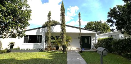 1693 Ne 171st St, North Miami Beach