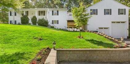 4 Stuart Lane, Katonah