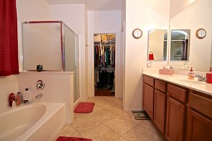 14535 W Poinsettia Dr Master Bathroom