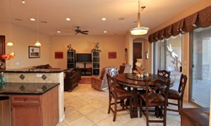 18433 W Summerhaven Dr Breakfast Area