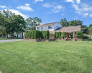 4 Bezel Lane, Smithtown image