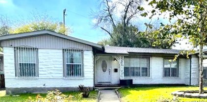 106 Sullivan Dr, San Antonio