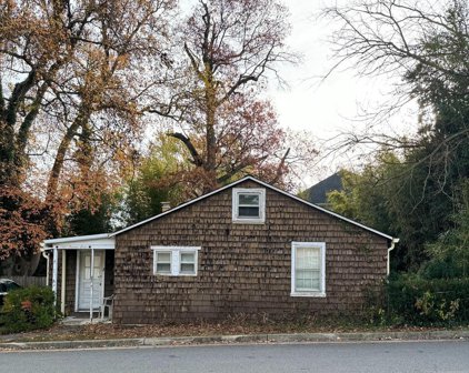 2920 Popkins Ln, Alexandria