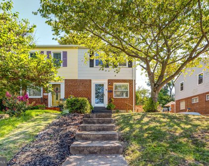 6827 Radcliffe Dr, Alexandria