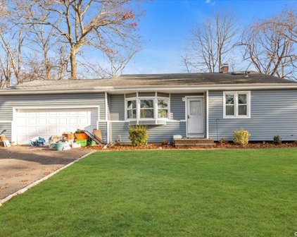 38 Foxwood Drive, Huntington Sta