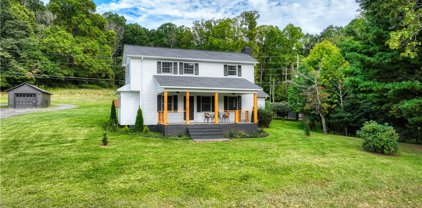 717 Mount Jefferson Road, West Jefferson