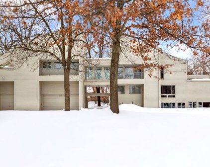 9621 Oak Ridge Trail, Minnetonka