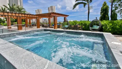 One Ala Moana Jacuzzi