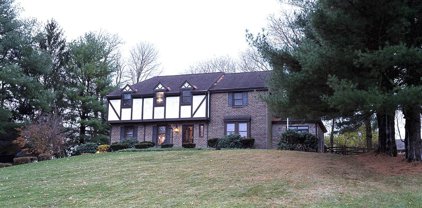 12 Estates Dr, Reading