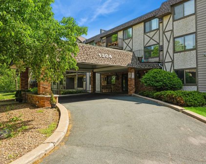 1304 W Medicine Lake Drive Unit #102, Plymouth