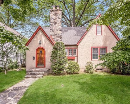 27 Summit Street, Eastchester