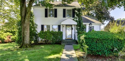 16 Winslow Circle, Tuckahoe