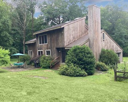 31 Horseshoe Hill Road W, Pound Ridge