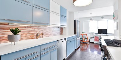2 Washington Square Unit #2G, Larchmont
