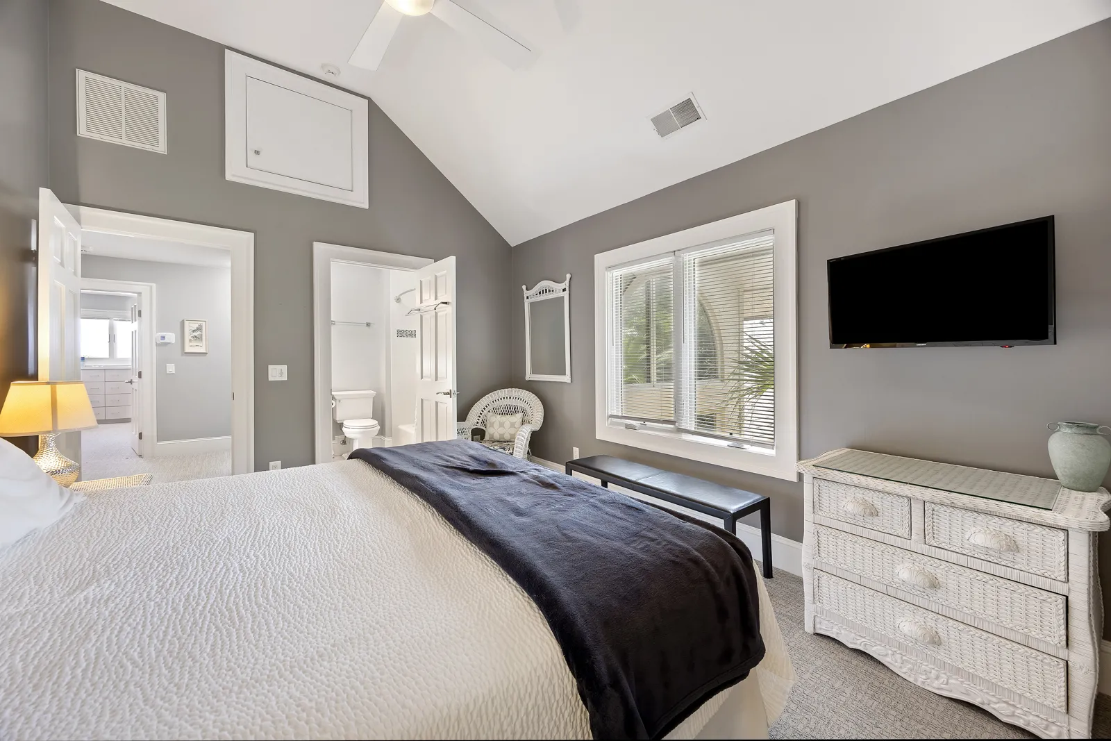 Second floor guest accommodations, photograph 4