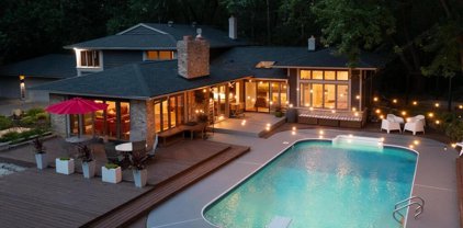 1 Squirrel Lane, North Oaks