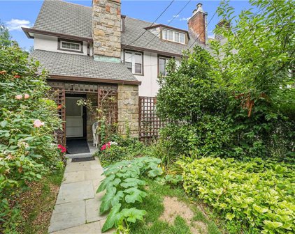 89 Kensington Road, Bronxville