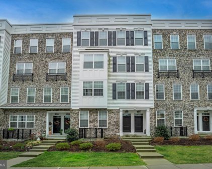 104A Corvus Cir, Media